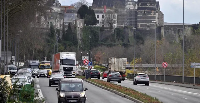 photo  « nous n’avons pas connu ce niveau depuis 25 ans » : des bénévoles se préparent pour intervenir à angers  &copy;  archives jérôme fouquet/ouest-france 