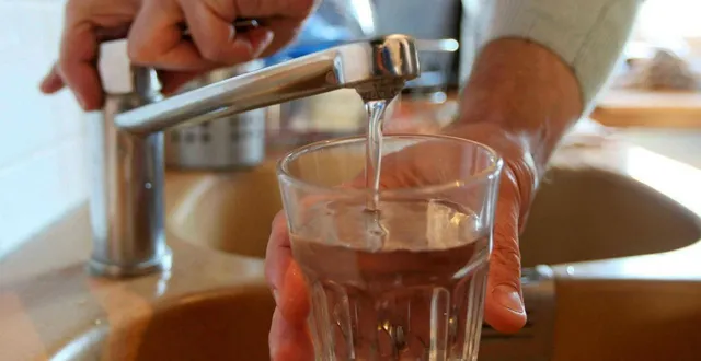 photo  comme ailleurs en france, le prix global de l’eau va augmenter à angers et dans son agglomération. pour l’instant, le tarif est toujours en deçà de la moyenne nationale.  &copy;  photo : archives ml – yvon loué 