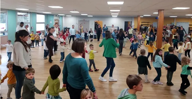 photo  près de 200 élèves de la circonscription de montval-sur-loir ont dansé à la salle des fêtes de vouvray-sur-loir.  &copy;  le maine libre 