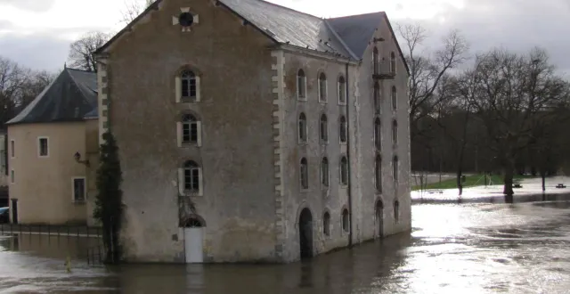 photo  les inondations ont gagné malicorne.  &copy;  ouest-france 