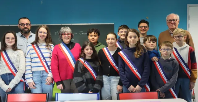 photo  de g. à dr. : charlotte troisgros, mikaël le vourch, manon durand, marie-madeleine monnier, lili vachet, loïs ravanomanantsoa, adèle bouletreau, armel danard, camille froger-notario, martin bouchaud, marius jonchet, camille fourche, marc bernier et léo-paul ballanger.  &copy;  co 