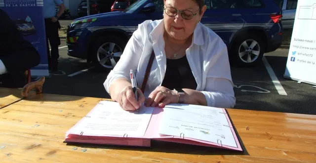 photo  anne-marie deloubes se présente pour un cinquième mandat.  &copy;  ouest-france 