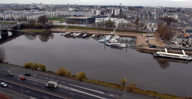 photo  les voies sur berges d’angers (maine-et-loire) vont être volontairement inondées pour éviter que la pression qu’exerce la maine en crue sur leur structure ne devienne trop importantes.  &copy;  ouest-france 