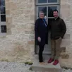 photo  nathalie caye et valentin gemi gèrent ensemble ma normandie est servie, une jeune entreprise de conciergerie en pays d’auge. 