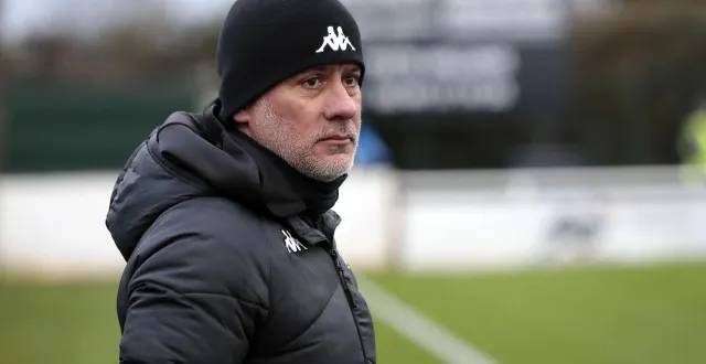 photo  fabrice fontaine a dirigé son dernier match à la tête du fc chauray, samedi 14 février à l’occasion de la réception de dinan-léhon.  &copy;  co - benoit felace 