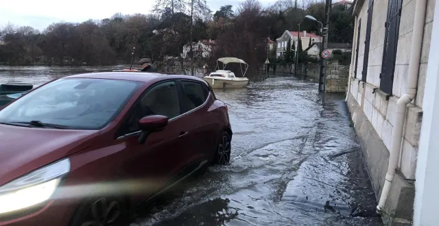 photo  certains axes du département sont fermés à la circulation, ce mardi matin.  &copy;  illustration co 