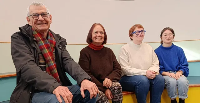 photo  de gauche à droite : michel prono, maire délégué de juigné-sur-loire ; catherine ridé, membre de l’accp ; catherine cottet et amandine meurgues, médiathécaires.  &copy;  co 