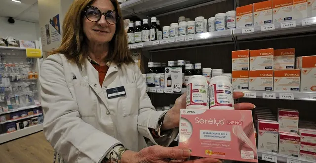 photo  pharmacienne à niort, catherine frigot est à l’écoute de ses patientes en quête de solutions pour gérer les symptômes de la ménopause.  &copy;  co - christophe bernard 