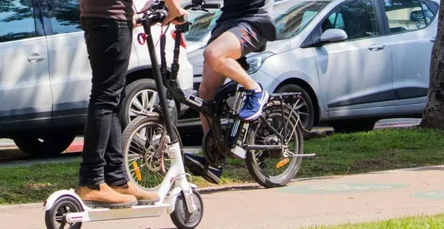 photo  le trottinettiste circulait à vitesse excessive sur un trottoir au mans.  &copy;  archives illustration courrier de l’ouest 