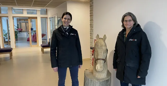 photo  rosine travers, déléguée territoriale nord-ouest de l’ifce, et cécilia vadon, responsable opérationnelle de l’ifce du haras du pin.  &copy;  ouest-france 