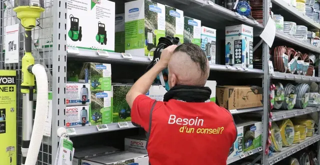 photo  saumur, le 17 février 2026. au brico marché de saumur, les clients affluent au rayon des pompes pour trouver des solutions pour vider leurs caves ou pièces inondées.  &copy;  courrier de l’ouest 