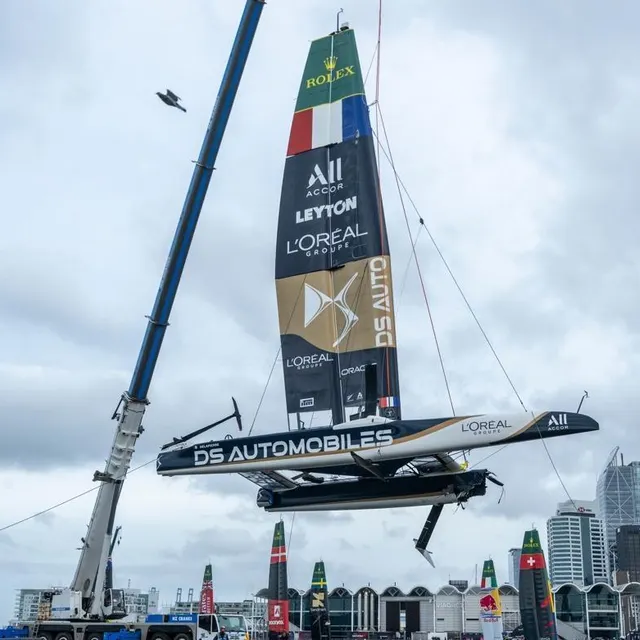 photo la coque bâbord et le foil du bateau français ont été très endommagés lors de l’accident.  ©  james gourley for sailgp