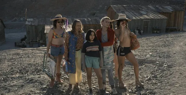 photo  lidia et sa famille dans « le mystérieux regard du flamant rose ».  &copy;  copyright arizona distribution 