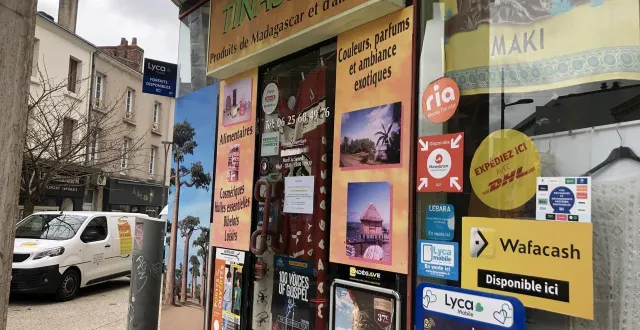 photo  l’épicerie malgache chez tinassou a gardé portes closes, mardi, après l’agression dont a été victime sa propriétaire.  &copy;  ouest-france 