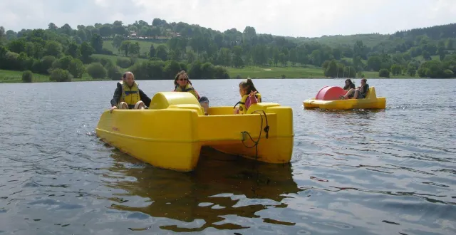 photo  selon un élu de vire normandie (calvados), « on ne devrait plus avoir de cyanobactéries au lac de la dathée l’été prochain ».  &copy;  archives ouest-france 
