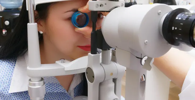 photo  au cours de l’examen, une infirmière a inoculé un collyre qui a irrémédiablement taché les lentilles de la patiente.  &copy;  photo d’illustration : pixabay 