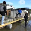 photo  sainte-gemmes-sur-loire, le 17 février 2026. promenade de belle-rive, les riverains s’épaulent pour faire face à la montée des eaux. 