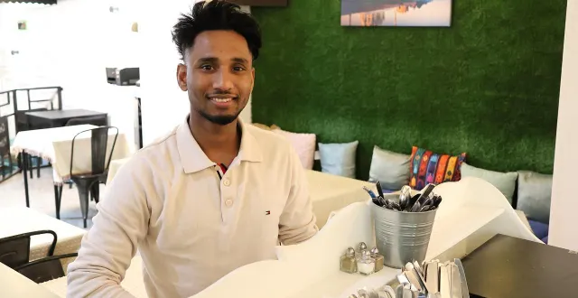 photo  raj uddin est à la tête du restaurant indien new delhi, lancé à partir de ce vendredi 20 février 2026, à sablé-sur-sarthe.  &copy;  ouest-france 