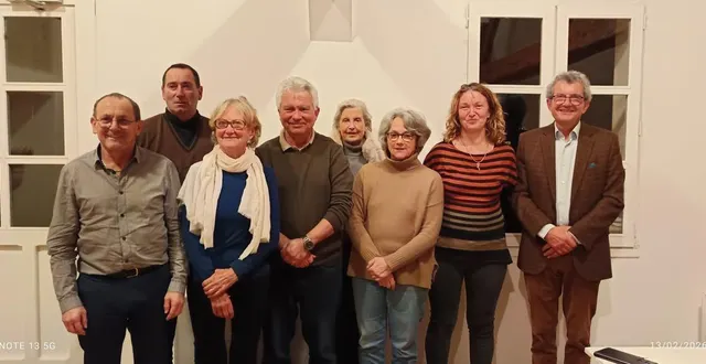 photo  de gauche à droite : jackie mazurier, franck gasnier, jeanne wilkins, xavier goutte (tête de liste), béatrice de villaine (remplaçante), isabelle dehé, valérie guyonneau et jacques-henri charpentier.  &copy;  fournie par la liste « comblot 2026 » 