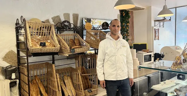 photo  hedi choul a ouvert sa boulangerie, samedi 14 février.  &copy;  ouest-france 