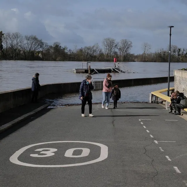 Les habitants des Ponts-de-Cé les plus exposés à la montée des eaux ont été invités à évacuer leurs logements. Simon Torlotin / Ouest-France photo les habitants des ponts-de-cé les plus exposés à la montée des eaux ont été invités à évacuer leurs logements. © simon torlotin / ouest-france