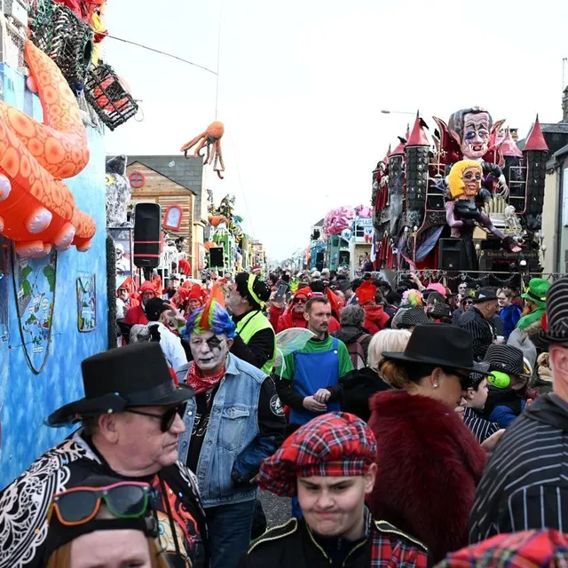 photo les carnavaliers toujours au rendez-vous pour ce dernier et cinquième jour de fête.  ©  martin roche / ouest-france