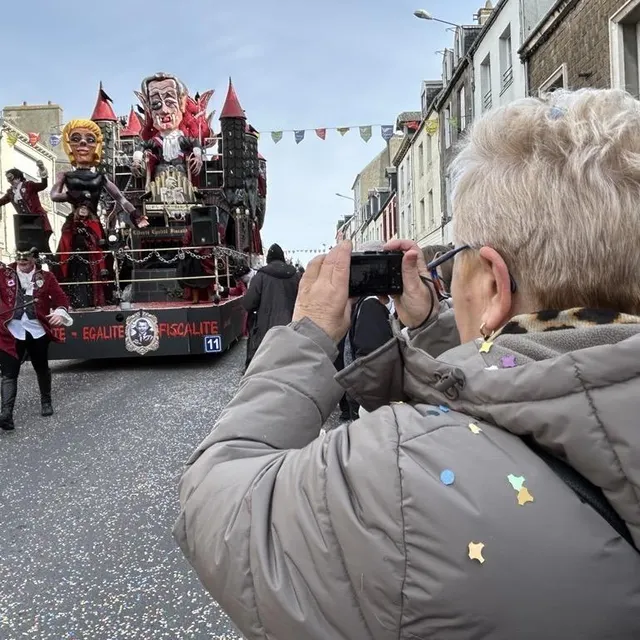 photo les appareils photo sont de sortie pour immortaliser la fête.  ©  ouest-france