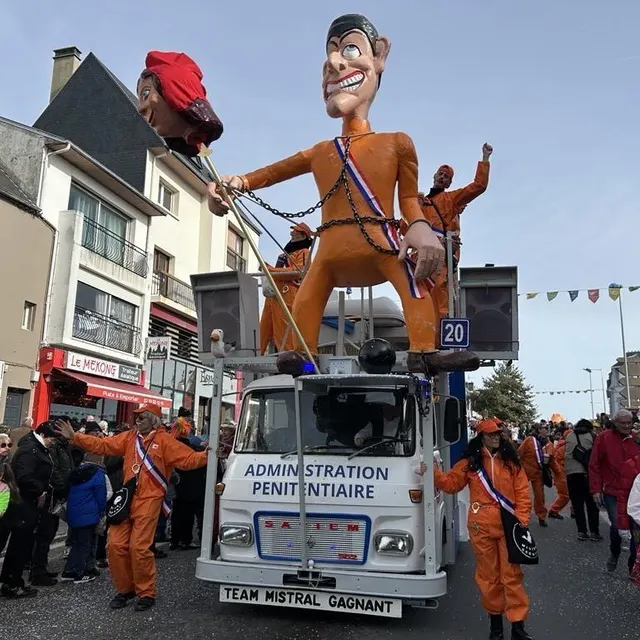 photo satire locale et nationale sur les chars. l’année de nicolas sarkozy a beaucoup inspiré les carnavaliers…  ©  ouest-france