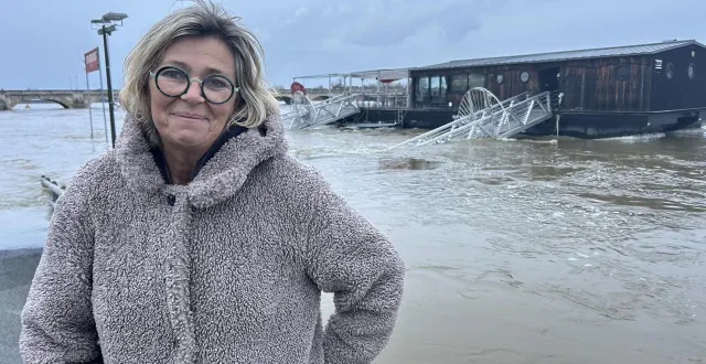 photo  saumur, mardi 17 février 2026. catherine roëls, gérante du bar restaurant sur les quais, a craint pour l’embarcation qui abrite son établissement.?  &copy;  co 