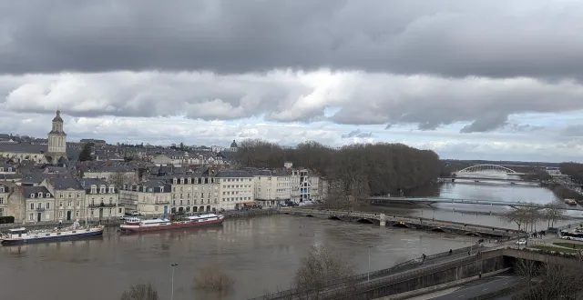 photo  à angers, le pont de verdun sera fermé à la circulation ce mercredi 18 février 2026, à partir de 12 h.  &copy;  ouest-france 