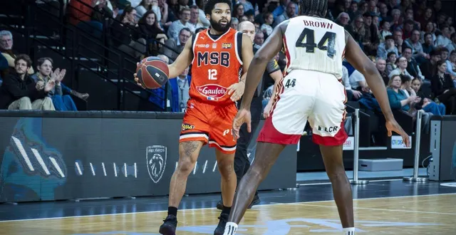photo  trevor hudgins a pris feu dans le troisième quart-temps face à strasbourg lors de la victoire du mans sarthe basket.  &copy;  dominique breugnot/ouest-france 