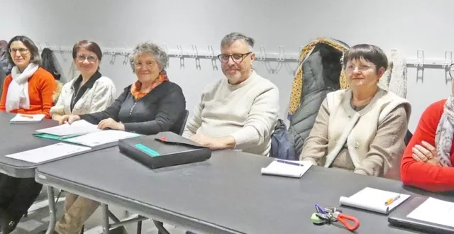 photo  bruno patry, conseiller technique ; karine seynave, vice-présidente ; rachel laurent, secrétaire adjointe ; karine folmard, trésorière ; emmanuel hardouin, président ; martine letourneur, trésorière adjointe et céline levée, secrétaire.  &copy;  ouest-france 