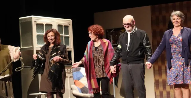 photo  les acteurs ont vivement remercié les spectateurs.  &copy;  co 