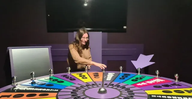 photo  mathilde tardy gère l’accueil de cube tv.  &copy;  co 