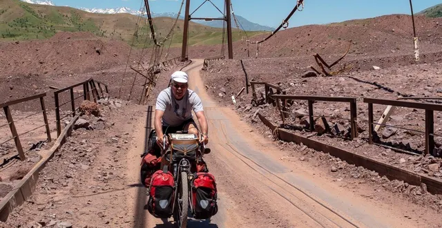 photo  françois coponet, président du cyclo camping international, lors d’un voyage en asie centrale en 2017.  &copy;  dr 