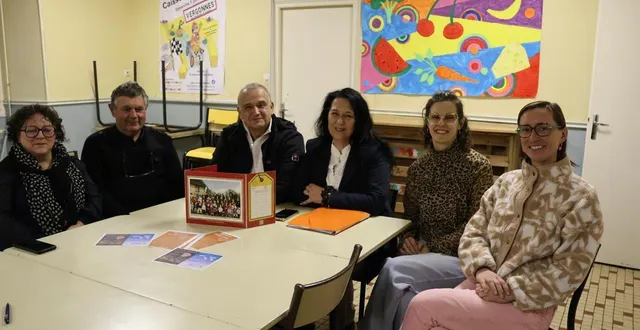 photo  blandine beaumont, jean-paul marais, abdel chira, isabelle tennerel, marjorie rayon et tiphaine fievet de l’association anim’vergonnes proposent un imposant calendrier des festivités.  &copy;  ouest-france 