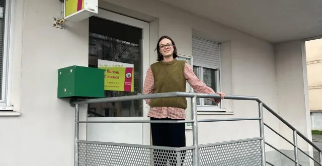 photo  louanne gauthier, chargée de mission emploi pour le cidff, occupe un bureau d’accueil sarthe habitat.  &copy;  le maine libre 