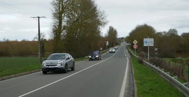 photo  la départementale d770 entre le lion-d’angers et thorigné-d’anjou, très empruntée par les véhicules motorisés, bénéficiera en 2028 d’une liaison cyclable protégée.  &copy;  ouest-france 