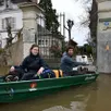 photo cheffes-sur-sarthe, mardi 17/02/2026. comme thomas et camille, de nombreux habitants ont été contraints de déménager leur maison avec les moyens du bord.