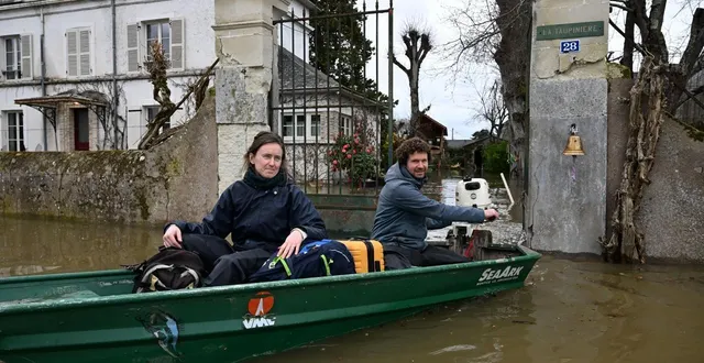 photo  cheffes-sur-sarthe, mardi 17/02/2026. comme thomas et camille, de nombreux habitants ont été contraints de déménager leur maison avec les moyens du bord.  &copy;  photo co - josselin clair 