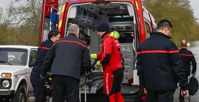 photo  les deux amis qui ont pu mettre pied à terre ont alerté les secours.  &copy;  illustration co - laurent combet 