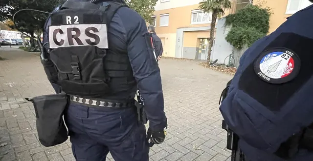 photo  de nombreux policiers devraient être déployés aux abords de la basilique saint-donatien, à nantes, ce mercredi soir, 18 février, dont des crs.  &copy;  archives ouest-france 