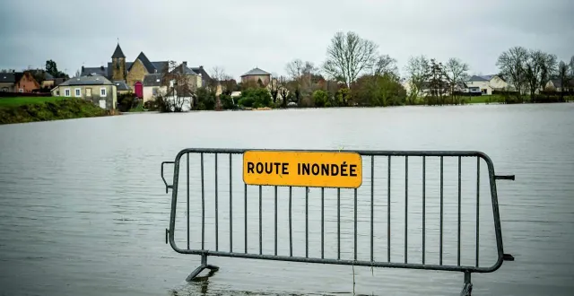 photo  plusieurs routes sont inondées en sarthe. on fait le point.  &copy;  photo le maine libre - yvon loué 