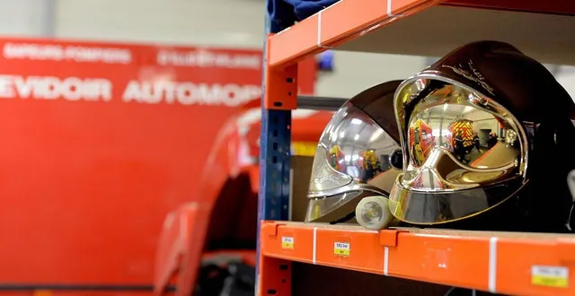 photo  le pompier parodie les épreuves olympiques dans sa caserne avec quelques collègues. photo d’illustration.  &copy;  joël le gall / archives ouest-france 