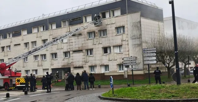 photo  les fumées causées par l’incendie ont contraint à l’évacuation de plusieurs habitants de coulaines ce mercredi 18 février 2026.  &copy;  ouest-france 