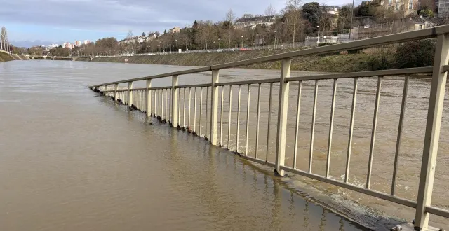 photo  les fortes précipitations ont obligé la municipalité de fresnay-sur-sarthe à fermer jusqu’à nouvel ordre la route de piacé à toute circulation. (photo d’illustration)  &copy;  archives ouest-france 