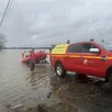 photo les pompiers recherchent sans relâche dans la loire en crue l’homme de 53 ans dont l’embarcation a chaviré mardi soir 17 février dans le fleuve à hauteur de chalonnes-sur-loire.