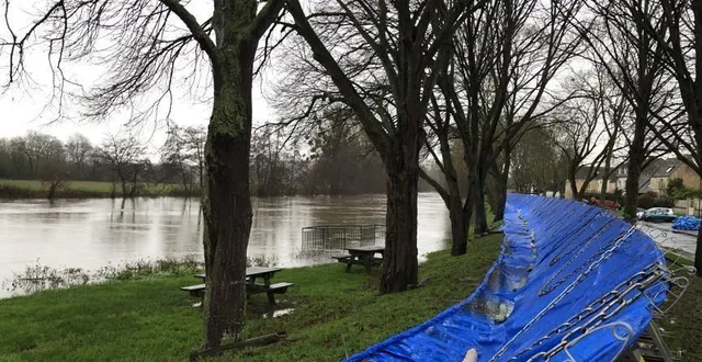 photo  louvigny, habituée au déploiement de ses aquabarrières en lien avec caen-la-mer, a débuté l’installation de ces protections ce mercredi 18 février 2026. ici en photo, en janvier 2025.  &copy;  archives ouest-france 