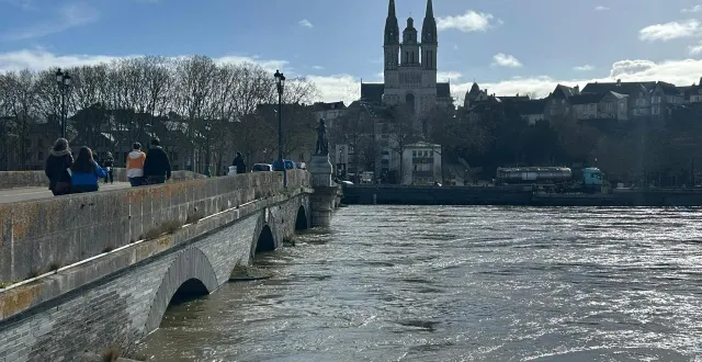 photo  la maine va encore monter dans les prochaines heures, à angers.  &copy;  ouest-france 