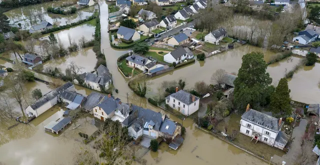 photo  cheffes, mardi 17 février. ce village au nord d’angers est inondé par le loir en crue.  &copy;  josselin clair 